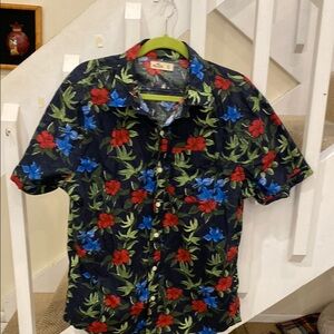 Hollister XL Floral Men's Shirt - Black with Red and Blue Accents